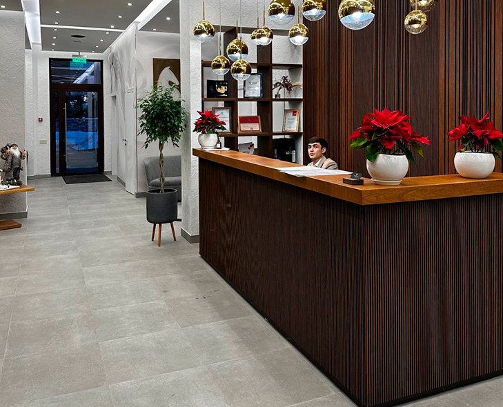 Ресепшн со стеновыми панелями