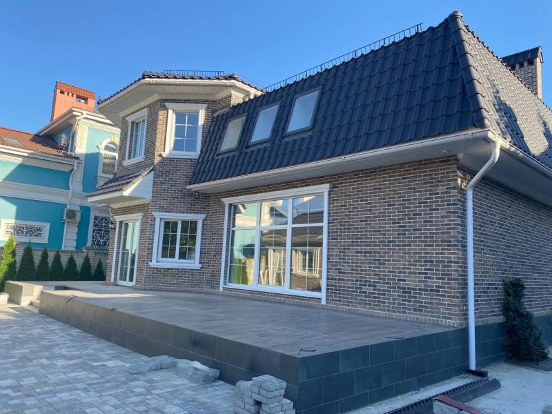 Декор из полистирола на фасаде дома в Краснодаре